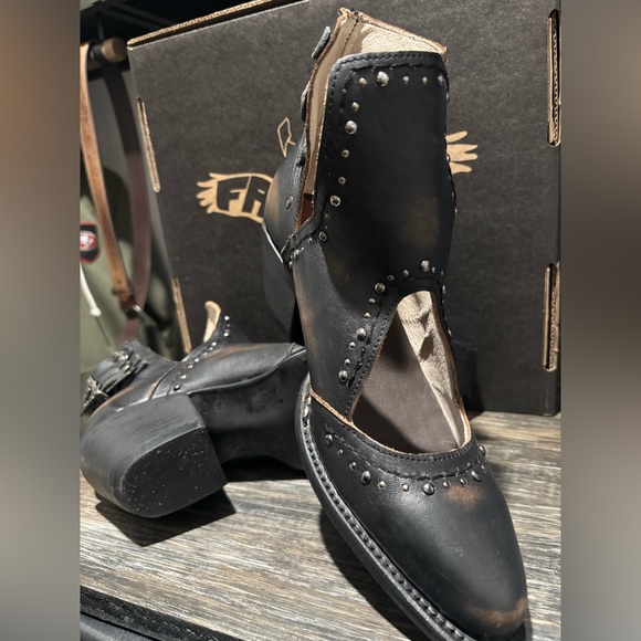 Freebirds Black Studded Ankle Booties NIB NWT - Picture 6 of 8